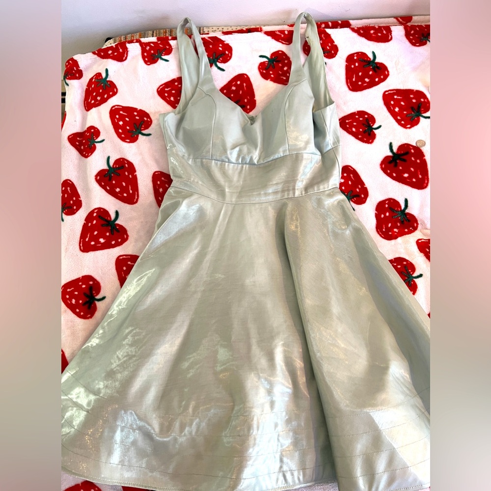 Low neckline